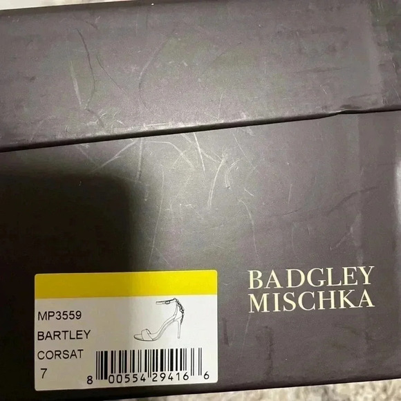 Badgley mischka NIB heels - Picture 9 of 9